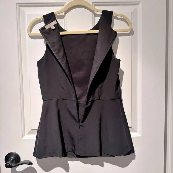 🍁Sale! Classic Black Banana Republic Peplum Top. Size 2 - Picture 6 of 6